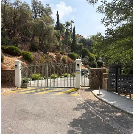 לינה וארוחת בוקר Dans Un Petit Paradis